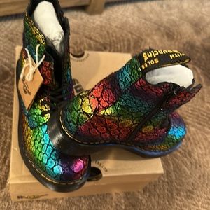 Dr martens croc suede rainbow metallic size 4 girls boots  new in box